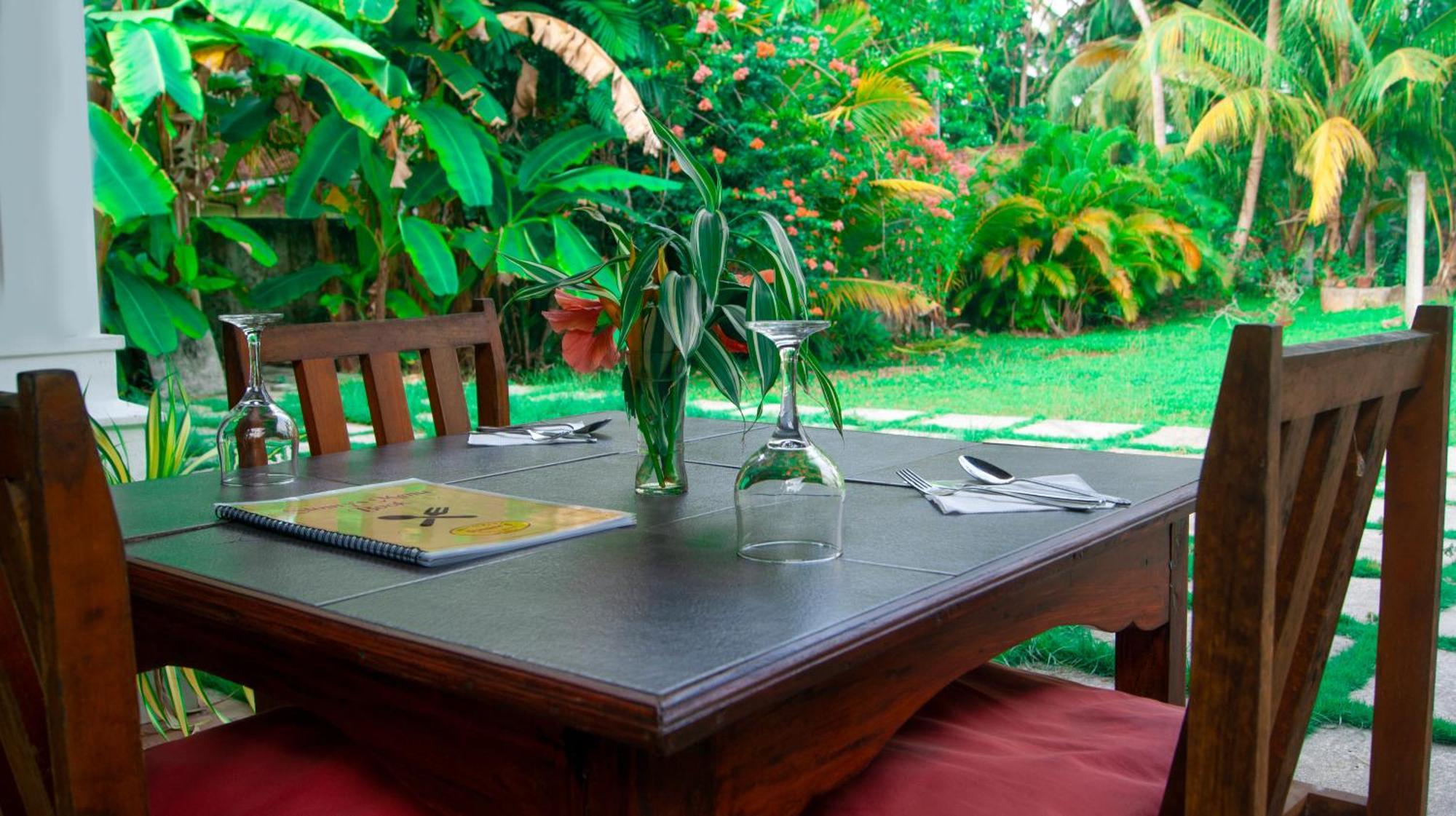 Sunny'S Garden Hotel Ambalangoda  Exterior foto